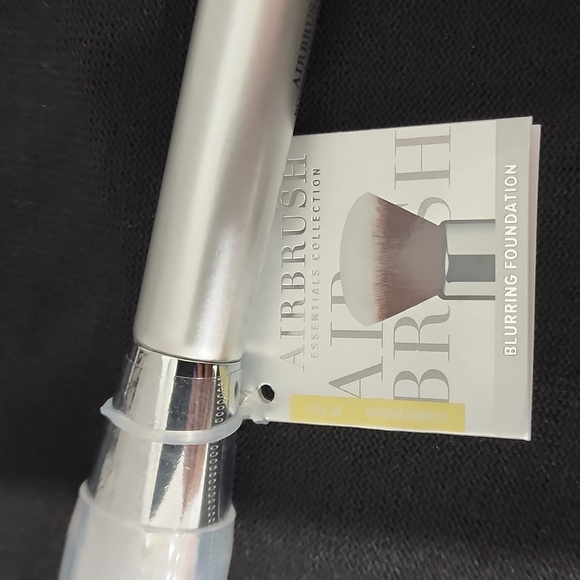 iT Makeup Brush for Liquid, Powder & Cream Foundation. - Picture 2 of 6